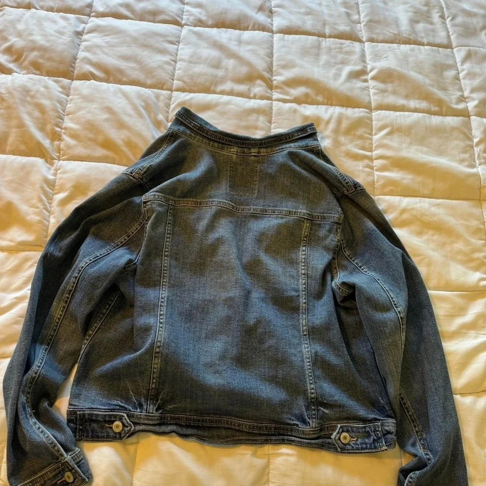 Mossimo blue denim jacket with distressed details, size XXL